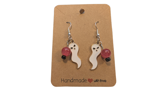 Boucles d’oreilles pendantes « Petit Fantôme Coquin » – Breloque émaillée & Perle en verre craquelé