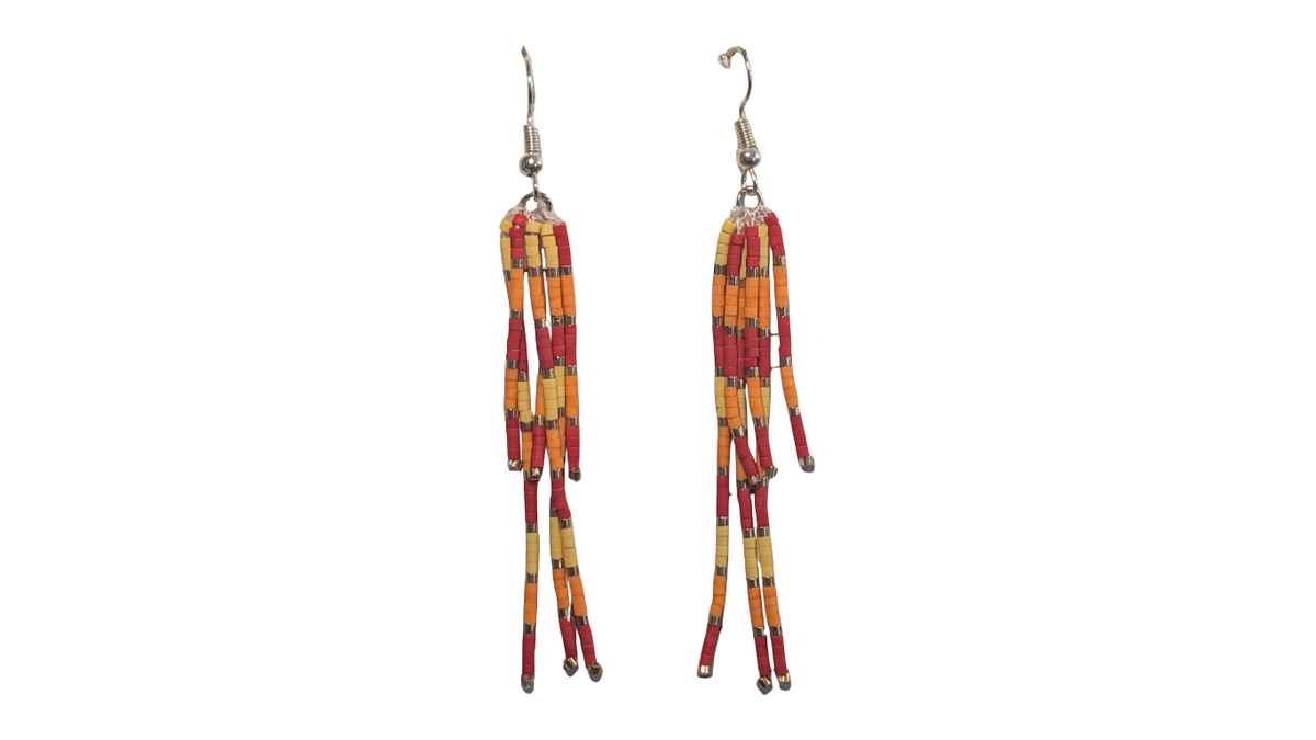 Boucles d'Oreilles Longues à Franges Tissées – Teintes Chaleureuses (Jaune, Orange & Rouge)