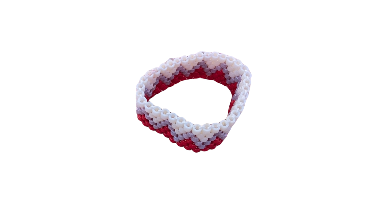 Bague Large Tissée en Perles de Verre – Motif Géométrique Zigzag (Rouge & Blanc)