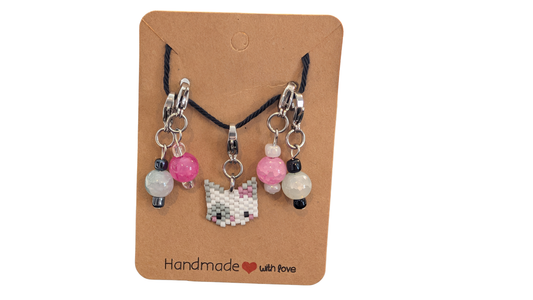 Set de Marqueurs de Mailles Premium : Chat Tissé & Perles Rose et Blanc