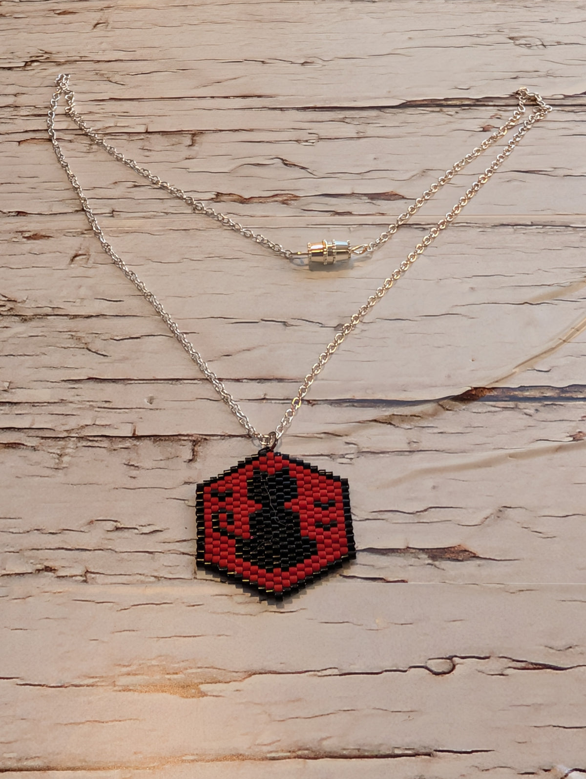 Collier Pendentif — Le Chat de l'Ombre et ses Chauves-souris