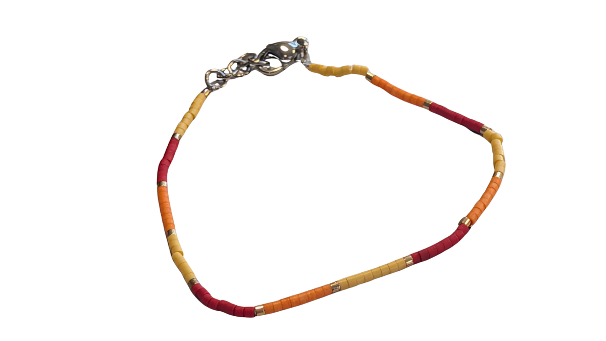 Bracelet Fin en Perles de Verre – Teintes Chaleureuses (Jaune, Orange & Rouge Brique)