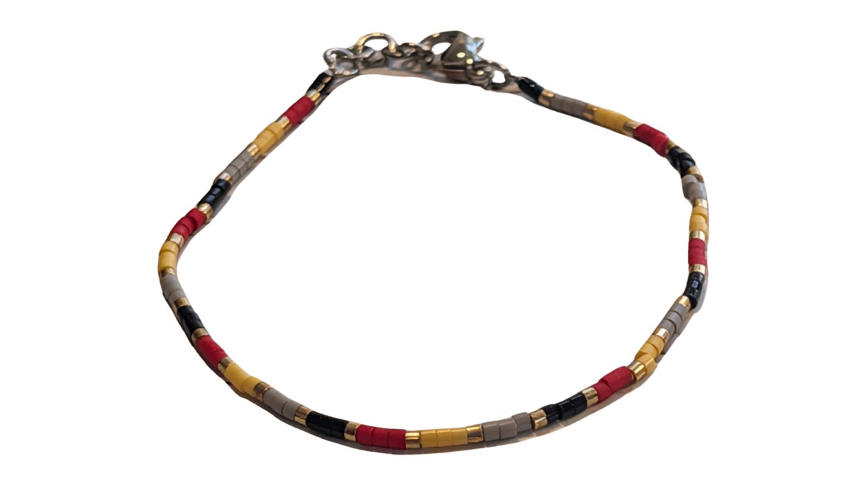 Bracelet Fin en Perles de Verre – Contrastes Graphiques (Rouge, Gris, Jaune & Noir)